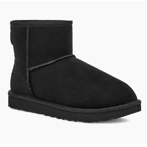 UGG Women's Classic Mini II Winter Boot size 9 Black